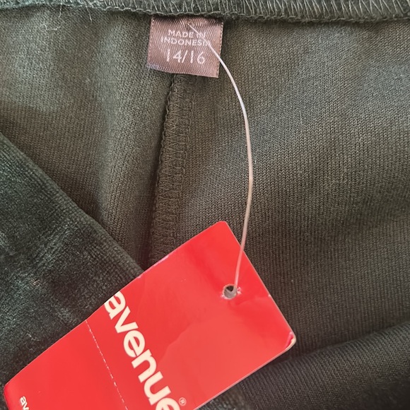 NWT  avenue WOMEN DARK GREEN VELVET PANTS wide legs ELASTIC WAIST IN SIZE 14/16 - Picture 4 of 8